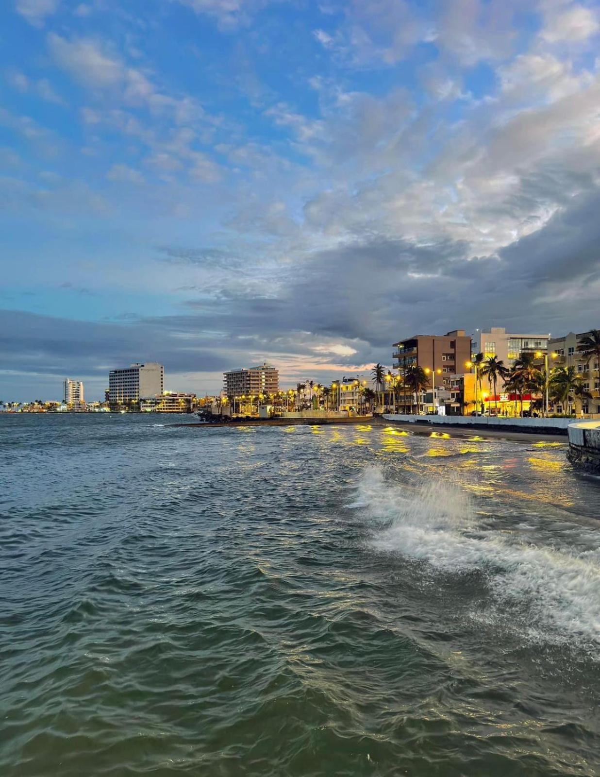 Suites Brisa Marina - Atras De Playa Regatas Y El Malecon, 6 Calles Del Acuario Veracruz Ngoại thất bức ảnh