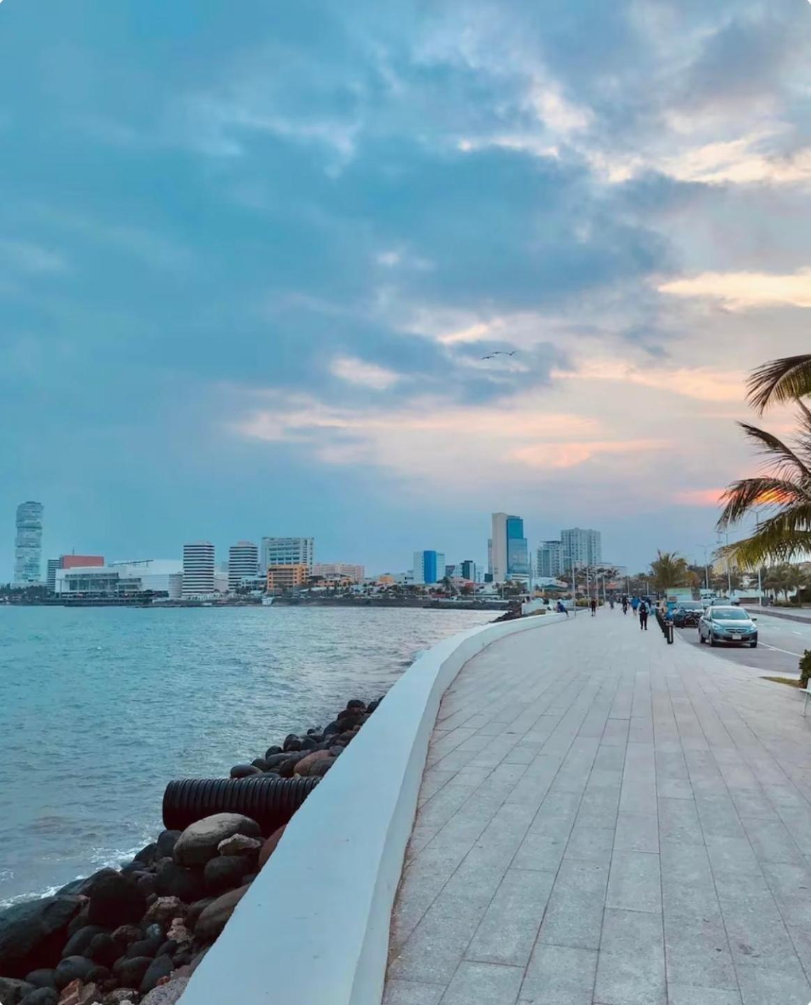 Suites Brisa Marina - Atras De Playa Regatas Y El Malecon, 6 Calles Del Acuario Veracruz Ngoại thất bức ảnh